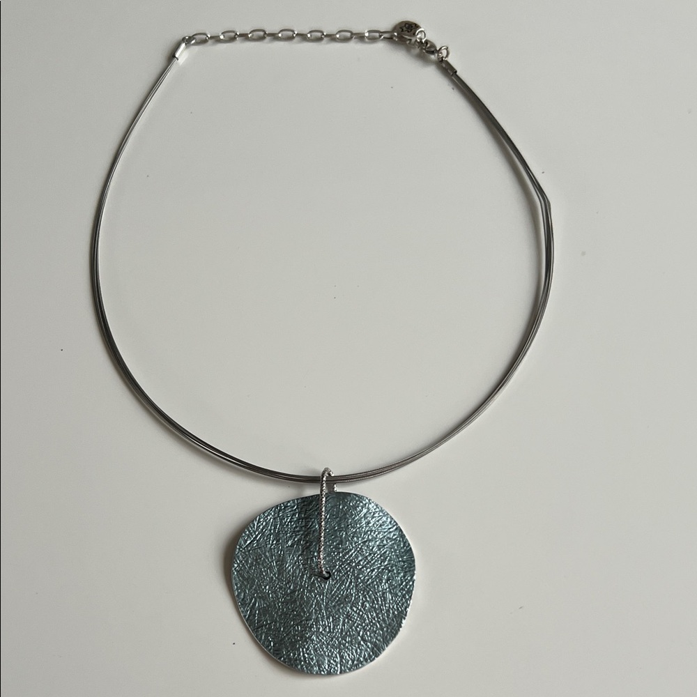 Elegant Silver Tone Necklace with gorgeous Pendant leather effect design